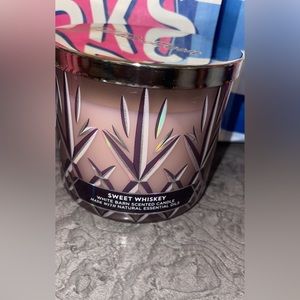 Sweet whisky 3wick candle from bath and body works